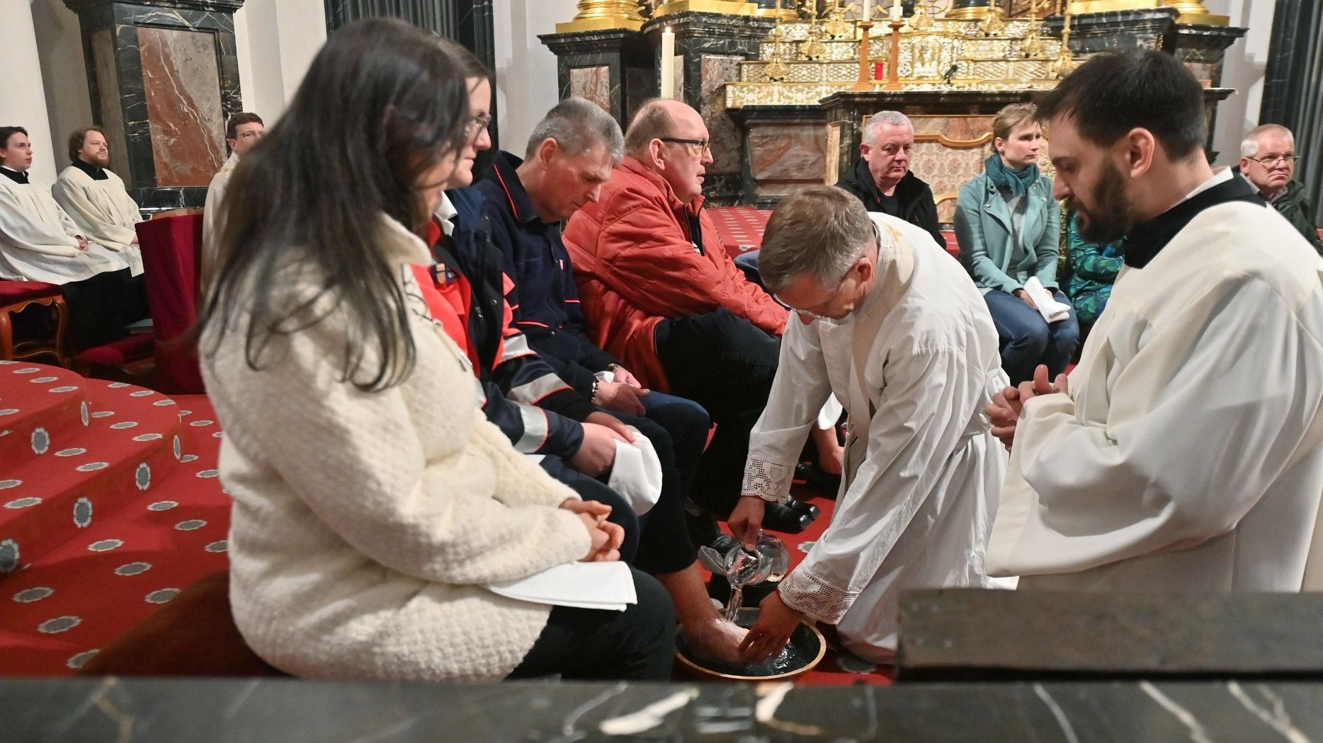 Die traditionelle Fußwaschung. Foto: Bistum Fulda / Dr. A. Müller