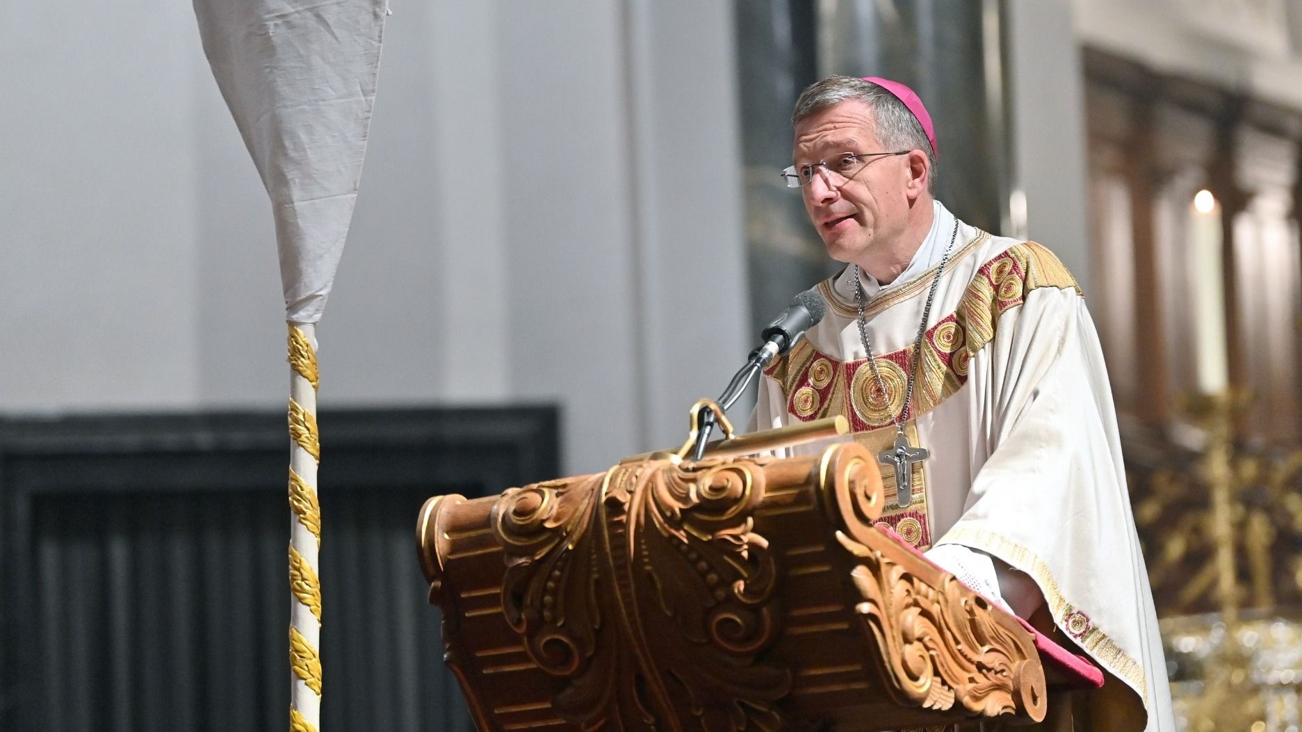 Bischof Dr. Michael Gerber predigte am Gründonnerstag über die verbindende Kraft der Eucharistie. Foto: Bistum Fulda / Dr. A. Müller   